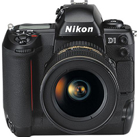 Цифровая камера Nikon D1.